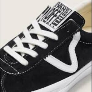 Vans • UNISEX • Classic • Black and White • 90’s Inspired • Retro • Sneakers •